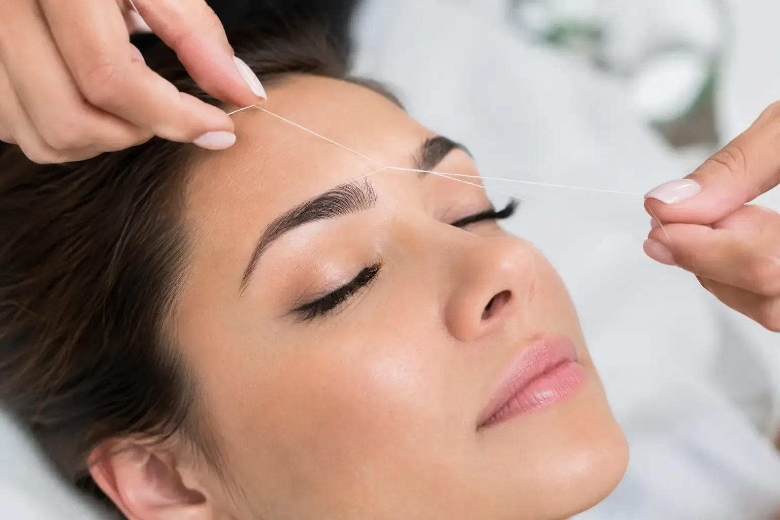 A Guide to Eyebrow Threading for Polished Brows